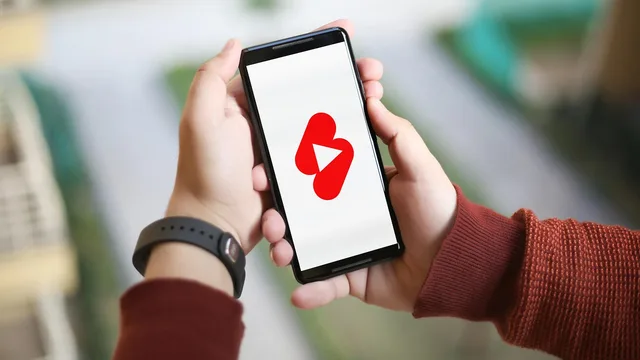 youtube shorts, youtube, video, smartphone, vertical, logo, content, creator, youtube shorts, youtube shorts, youtube shorts, youtube shorts, youtube shorts, youtube. Advertising rules for parenting creators by format: where the Ad label goes in video, stories, carousels and podcasts