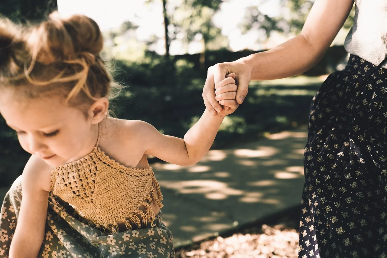 people, mother, child, baby, kid, nature, woman, holding hands, green, happy mothers day, plants, bokeh, blur, shade, mom, mum