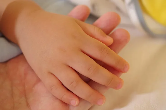 parenting, hand, love, child. Parenting influencer contract UK: clauses every brand should include